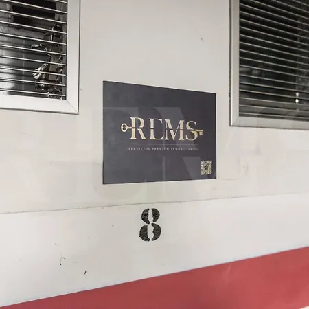 Lovely Duplex With Private Parking Near Center By Rems Apartamento