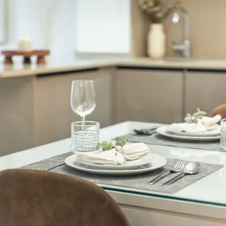 아파트 Lovely Duplex With Private Parking Near Center By Rems