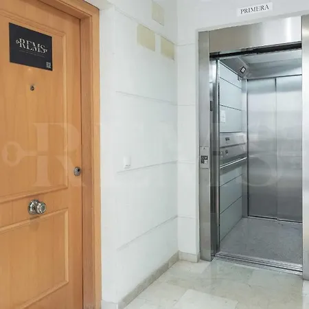 Lovely Duplex With Private Parking Near Center By Rems * 말라가